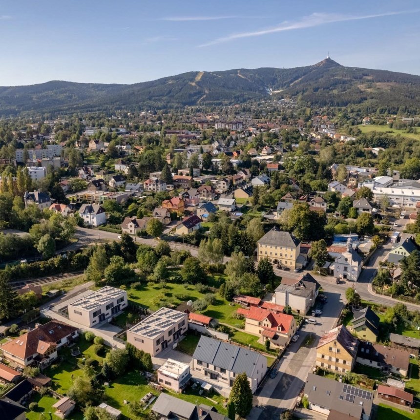 Zelený projekt s výhledem na Ještěd Zelený projekt s výhledem na Ještěd